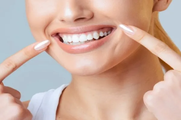 Cosmetic Smile Enhancement with Veneers & Whitening